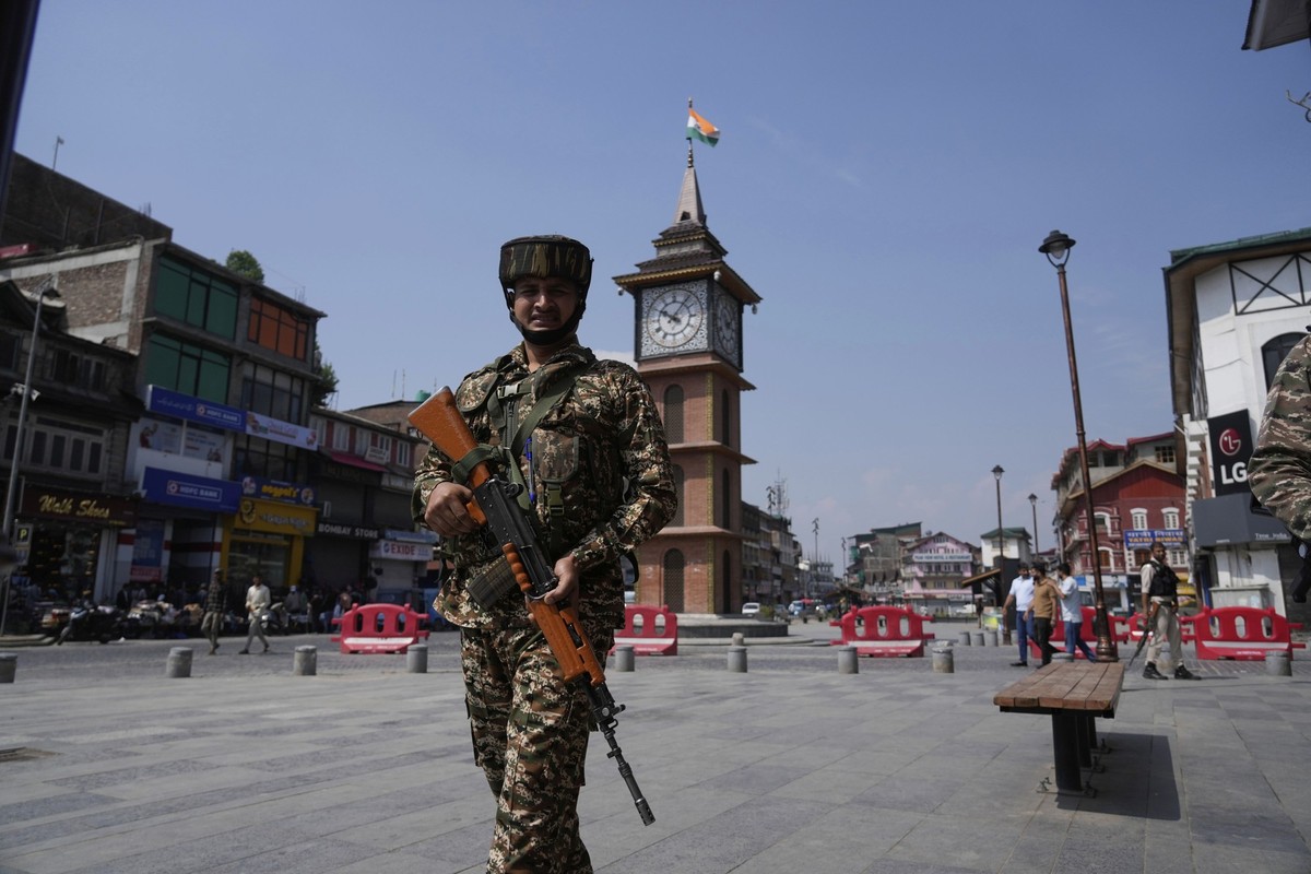 An Indian soldier patrols as he guard near a clock tower day after the ceasefire between Indian and Pakistan in Srinagar, in Indian controlled Kashmir, Sunday, May 11, 2025.(AP Photo/Mukhtar Khan)