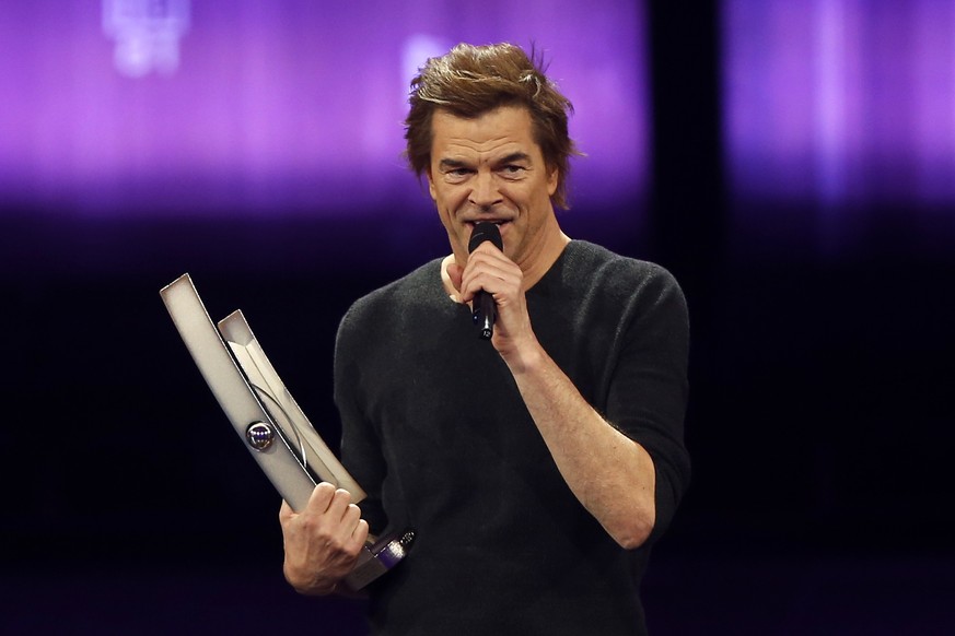 Campino of the Toten Hosen receives the &quot;national rock&quot; award before holding a speech against extremism during the 2018 Echo Music Awards ceremony Thursday, April 12, 2018 in Berlin. (Axel S ...