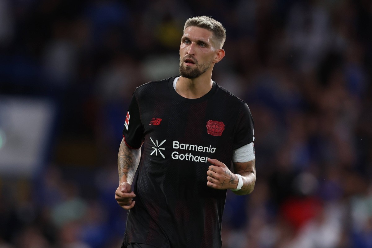 London, England, 8th August 2025. Robert Andrich of Bayer Leverkusen during the Chelsea vs Bayer Leverkusen Pre Season Friendly match at Stamford Bridge, London. Picture credit should read: Paul Terry ...