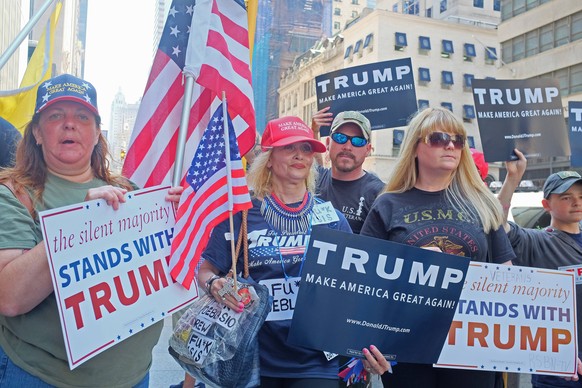 USA: Pro Trump rally at Trump Tower Several dozen supporters of presumptive Republican presidential nominee Donald Trump gathered in front of Trump Tower to voice their support for the billionaire dev ...