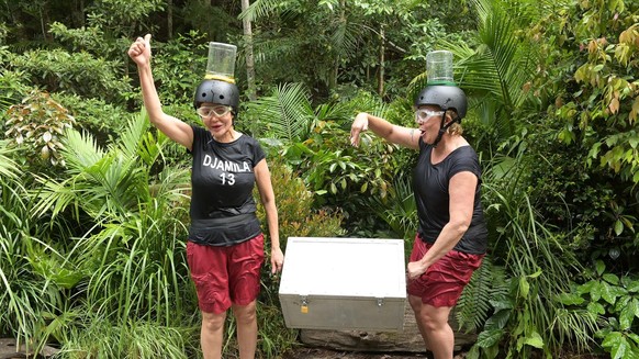 ACHTUNG: SPERRFRIST FÜR ALLE MEDIEN BIS MONTAG, 23.01.2023, 23:45 UHR !!! Tag 11. Claudia Effenberg (r.) und Djamila Rowe schaffen es bei ihrer Schatzsuche rechtzeitig an den Schlüssel zu gelangen.
D ...