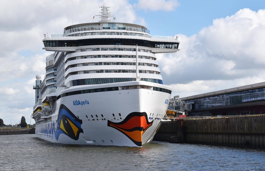 Kreuzfahrtschiff Aida perla im Hamburger Hafen, Deutschland, Europa *** Cruise ship Aida Perla at Hamburg Harbor, Germany, Europe Copyright: imageBROKER/Klaus-DieterxMöbus iblkmb09068223.jpg Bitte bea ...