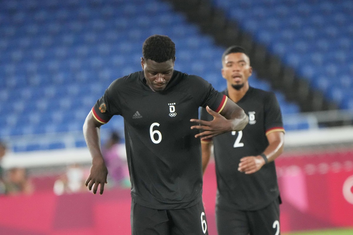Ragnar Ache tanzt nach seinem Treffer gegen Saudi-Arabien