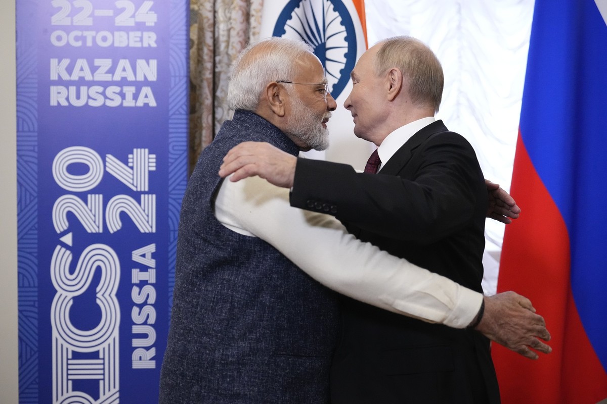 Russian President Vladimir Putin, right, embraces Indian Prime Minister Narendra Modi during their meeting on the sidelines of BRICS Summit at Kazan Kremlin in Kazan, Russia, Tuesday, Oct. 22, 2024. ( ...