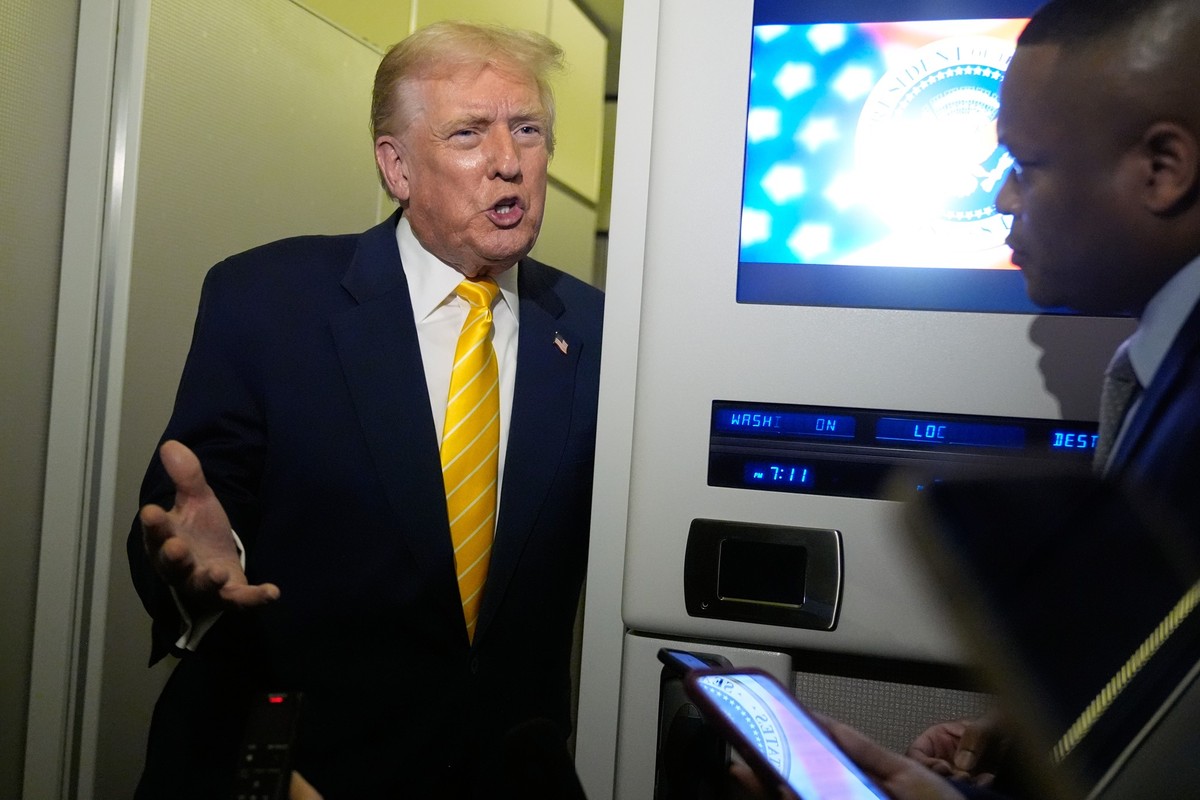 President Donald Trump speaks to reporters on Air Force One on his way to his Mar-a-Lago estate in Palm Beach, Fla., Friday, Nov. 14, 2025. (AP Photo/Manuel Balce Ceneta)