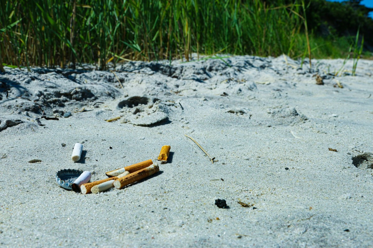 Mehr Kippenreste als Sand am Meer – Urlaubsorte kämpfen mit der Müllmasse.