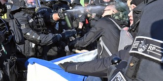 1200 Demonstranten haben in Kandel gegen rechte Gruppen demonstriert