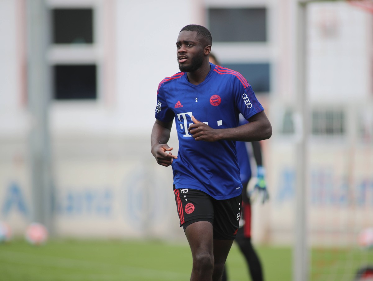 M�nchen, Deutschland 29. M�rz 2022: Fussball, Herren, 1.Liga, Saison 2021/2022, FC Bayern M�nchen, S�bener Strasse, Trainingsgel�nde, Training Dayot Upamecano FC Bayern M�nchen *** Munich, Germany 29 ...