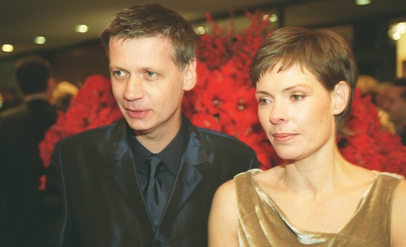 Bildnummer: 56906923 Datum: 18.11.2000 Copyright: imago/teutopress Günther Jauch mit Lebensgefährtin Thea Sihler 11/00 urb Fernsehmoderator Moderation TV Fernsehen Journalismus dunkelhaarig kurzhaarig …
