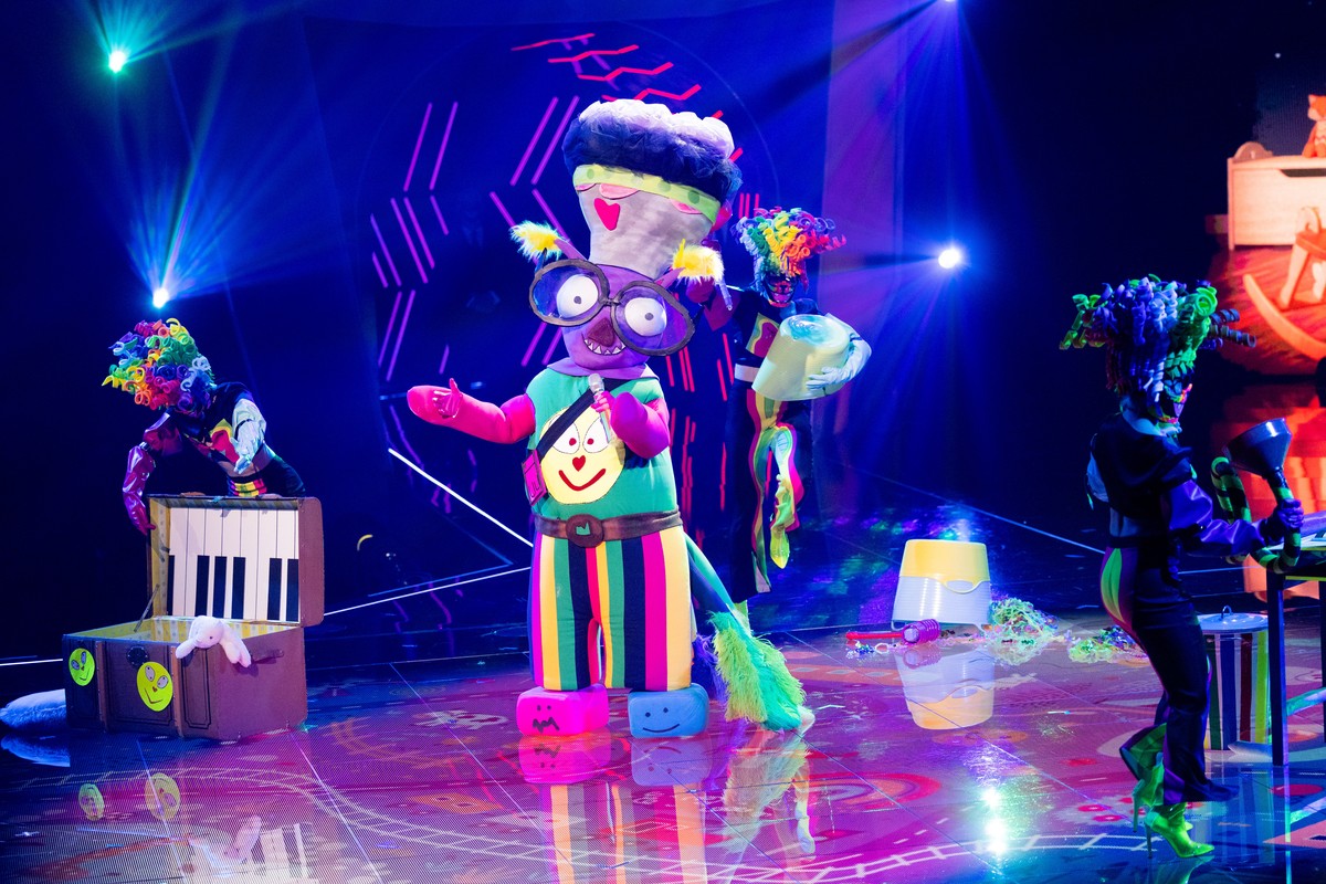 19.03.2022, Nordrhein-Westfalen, K�ln: Die Figur &quot;Brilli&quot; steht in der Prosieben-Show &quot;The Masked Singer&quot; auf der B�hne. Foto: Rolf Vennenbernd/dpa +++ dpa-Bildfunk +++