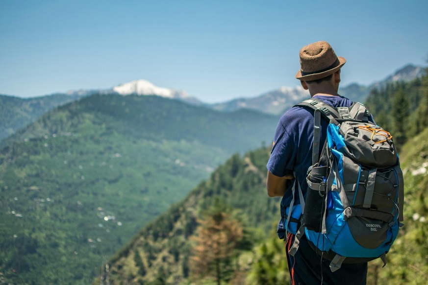 Backpacking Wandern Mann Rucksack Himmel Berge