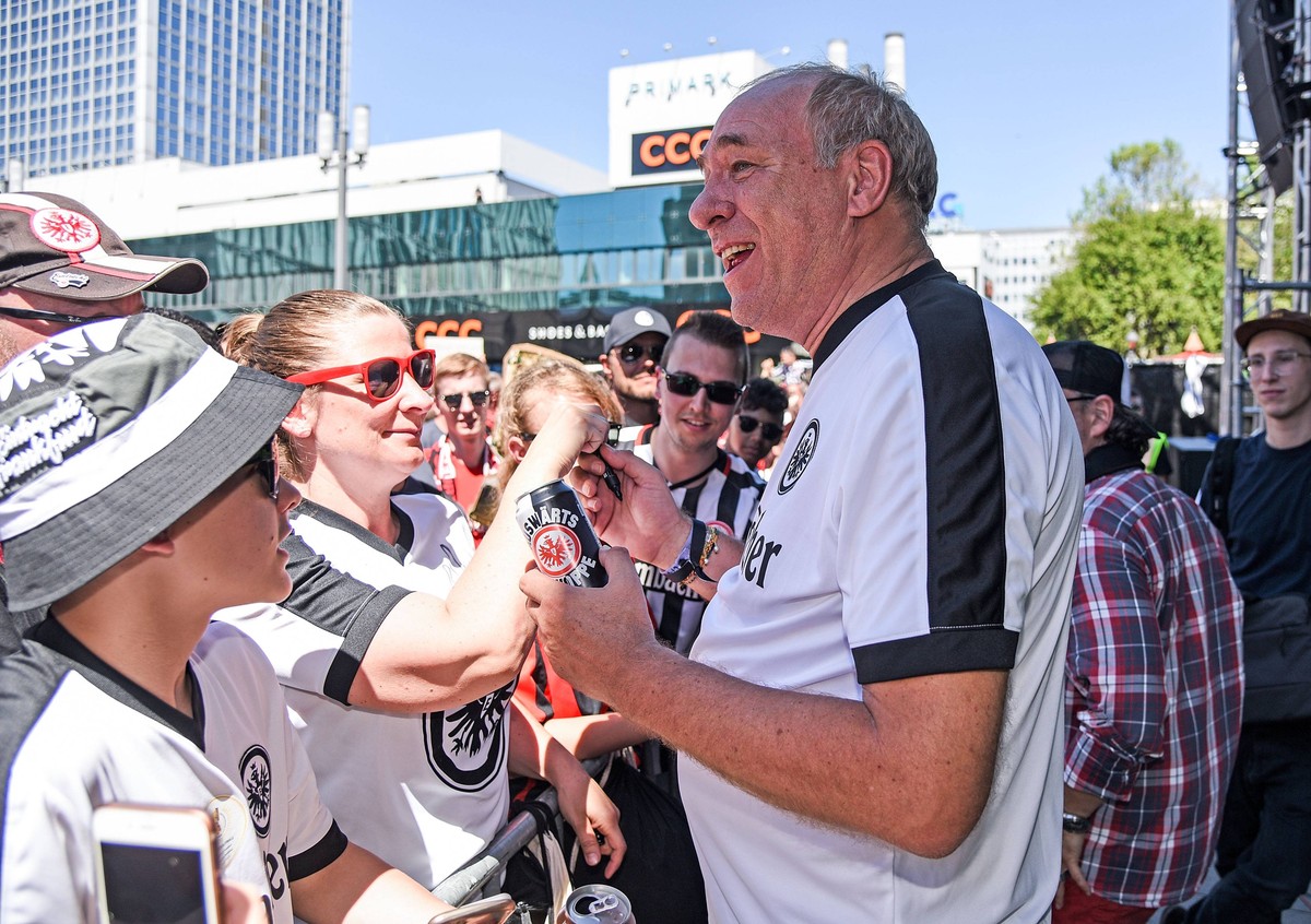 27.05.2017, xfux, Fussball DFB Pokal Finale, Borussia Dortmund - Eintracht Frankfurt, Fantreff der Eintracht Frankfurt Fans am Alexanderplatz, emspor v.l. Praesident Peter Fischer (Eintracht Frankfurt ...