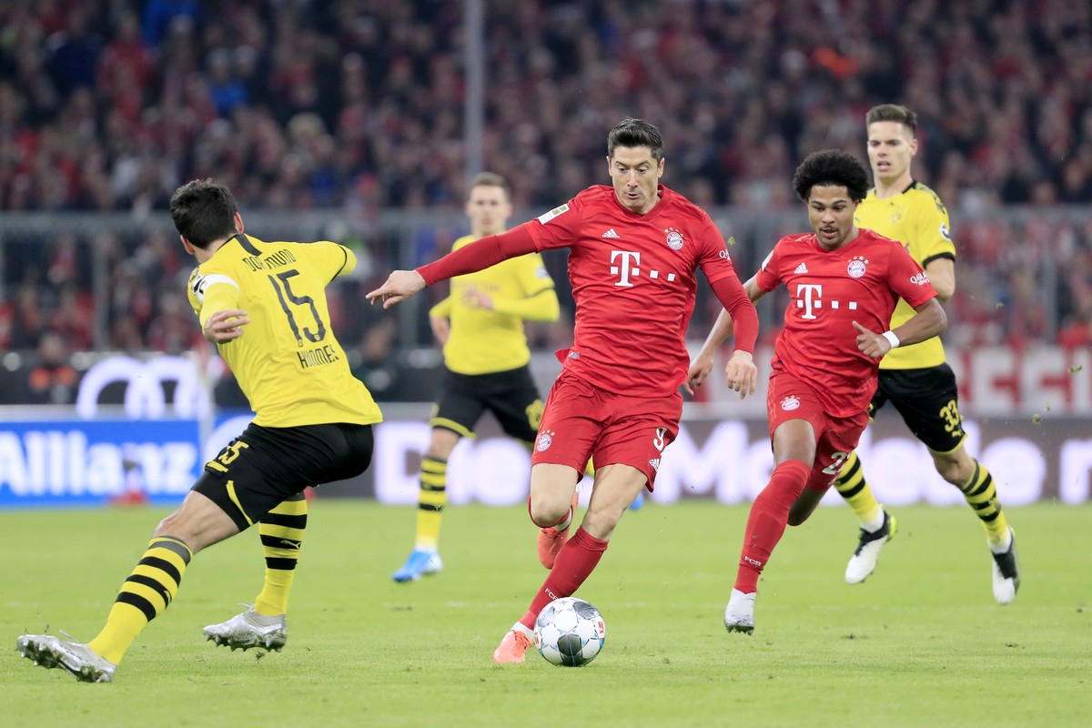 Zwei angeschlagene Hoffnungsträger in der Offensive: Robert Lewandowski (3.v.r.) und Serge (2.v.r.) Gnabry.
