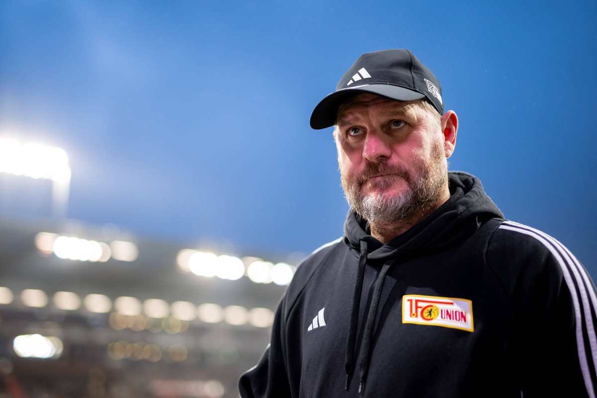 Hamburg, 26. Januar 2025 - Fu�ball, 1. Bundesliga 2024/25, FC St. Pauli - 1. FC Union Berlin: Steffen Baumgart 1. FC Union Berlin, Trainer DFL REGULATIONS PROHIBIT ANY USE OF PHOTOGRAPHS AS IMAGE SEQU ...