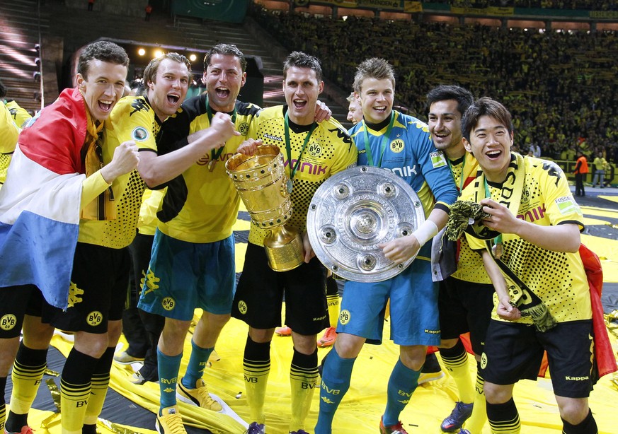 KEHL Sebastian Kapitaen Team Borussia Dortmund mit KAGAWA,LANGERAK, GUENDOGAN,WEIDENFELLER, GROSSKREUTZ und PERISIC DFB Pokal Finale 2012 Borussia Dortmund-FC Bayern Muenchen 5 : 2 am 12.Mai 2012 im O ...