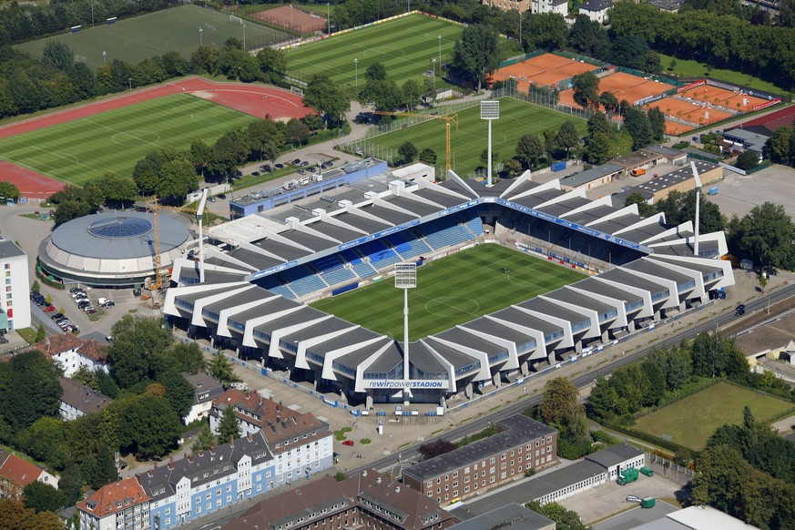 Unverkennbar: Das Ruhrstadion (2010: "rewirpower Stadion", aktuell: "Vonovia Ruhrstadion").&nbsp;