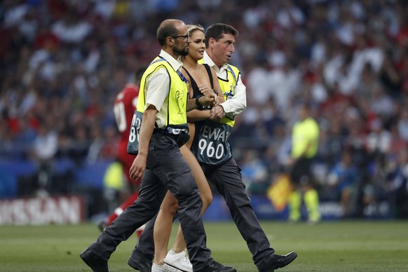 MADRID, 01-06-2019, Wanda Metropolitano Stadium, season 2018 / 2019, UEFA Champions League Final. Streaker on the pitch during the game Tottenham Hotspur - Liverpool Tottenham Hotspur - Liverpool (CL  ...