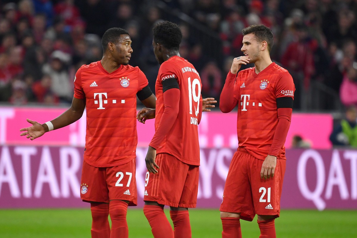 v.li:David ALABA Bayern Muenchen, Alphonso DAVIES Bayern Muenchen, Lucas HERNANDEZ Bayern Muenchen, Aktion. Fussball 1. Bundesliga,23.Spieltag,Spieltag23, FC Bayern Muenchen M - SC Paderborn PB 3-2, a ...
