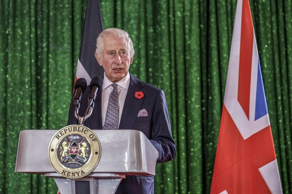 ARCHIV - 31.10.2023, Kenia, Nairobi: König Charles III. von Großbritannien hält seine Rede während des Staatsbanketts im State House. Einst wurde er als ewiger Thronfolger verspottet. Seit etwas mehr  ...