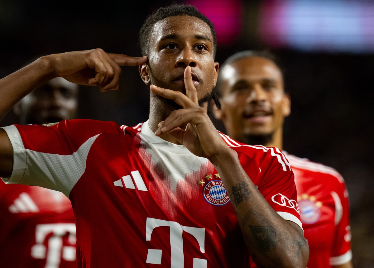 20.06.2025, USA, Miami Gardens: Fu�ball: Club-WM, Bayern M�nchen - Boca Juniors, Vorrunde, Gruppe C, 2. Spieltag im Hard Rock Stadium. Michael Olise von M�nchen jubelt �ber seinen Siegtreffer zum 2:1. ...