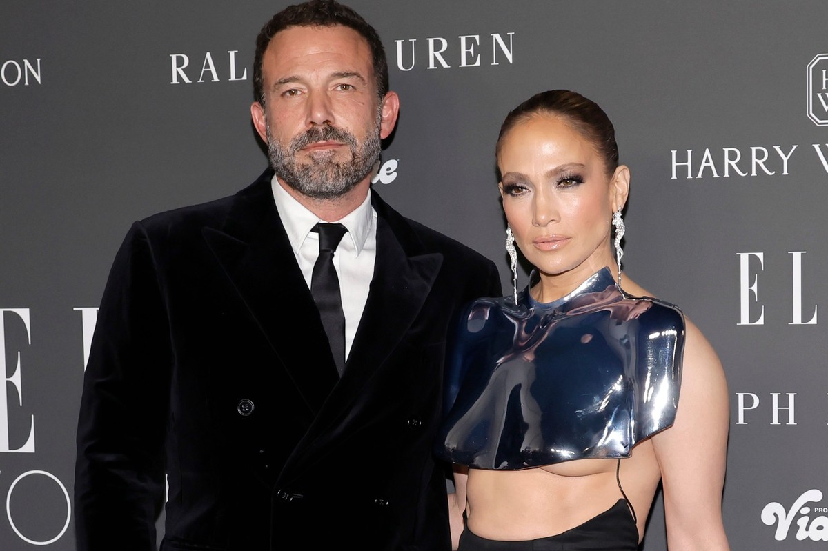 LOS ANGELES, CALIFORNIA - DECEMBER 05: (L-R) Ben Affleck and Jennifer Lopez attend ELLE&#039;s Women In Hollywood Celebration at Nya Studios on December 05, 2023 in Los Angeles, California. (Photo by  ...