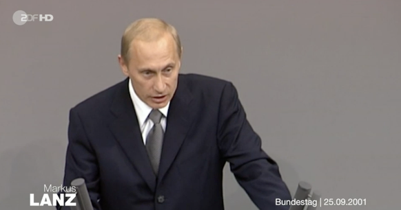 Einspieler von 2001: Wladimir Putin spricht im Bundestag in deutscher Sprache von europäischer Stärkung und Souveränität.