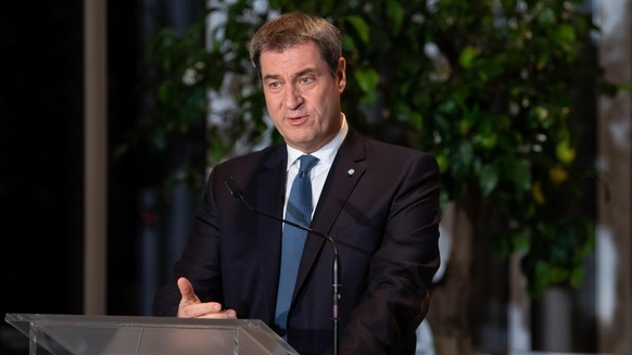 Markus Söder (CSU), Ministerpräsident von Bayern, gibt nach der Videokonferenz der Ministerpräsidentenkonferenz in der Staatskanzlei ein Pressestatement.