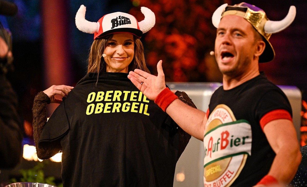 V.l.: Laura Wontorra, Lorenz Büffel

+++ Die Verwendung des sendungsbezogenen Materials ist nur mit dem Hinweis und Verlinkung auf RTL+ gestattet. +++