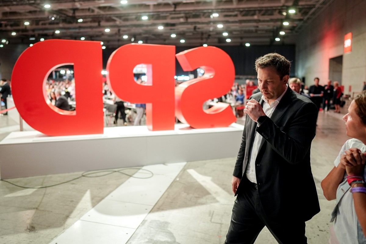 28.06.2025, Berlin: Lars Klingbeil (SPD), Bundesminister der Finanzen, Vizekanzler und SPD-Bundesvorsitzender, nimmt am SPD-Bundesparteitag teil. Auf dem Parteitag will die SPD ein neues Präsidium wäh ...