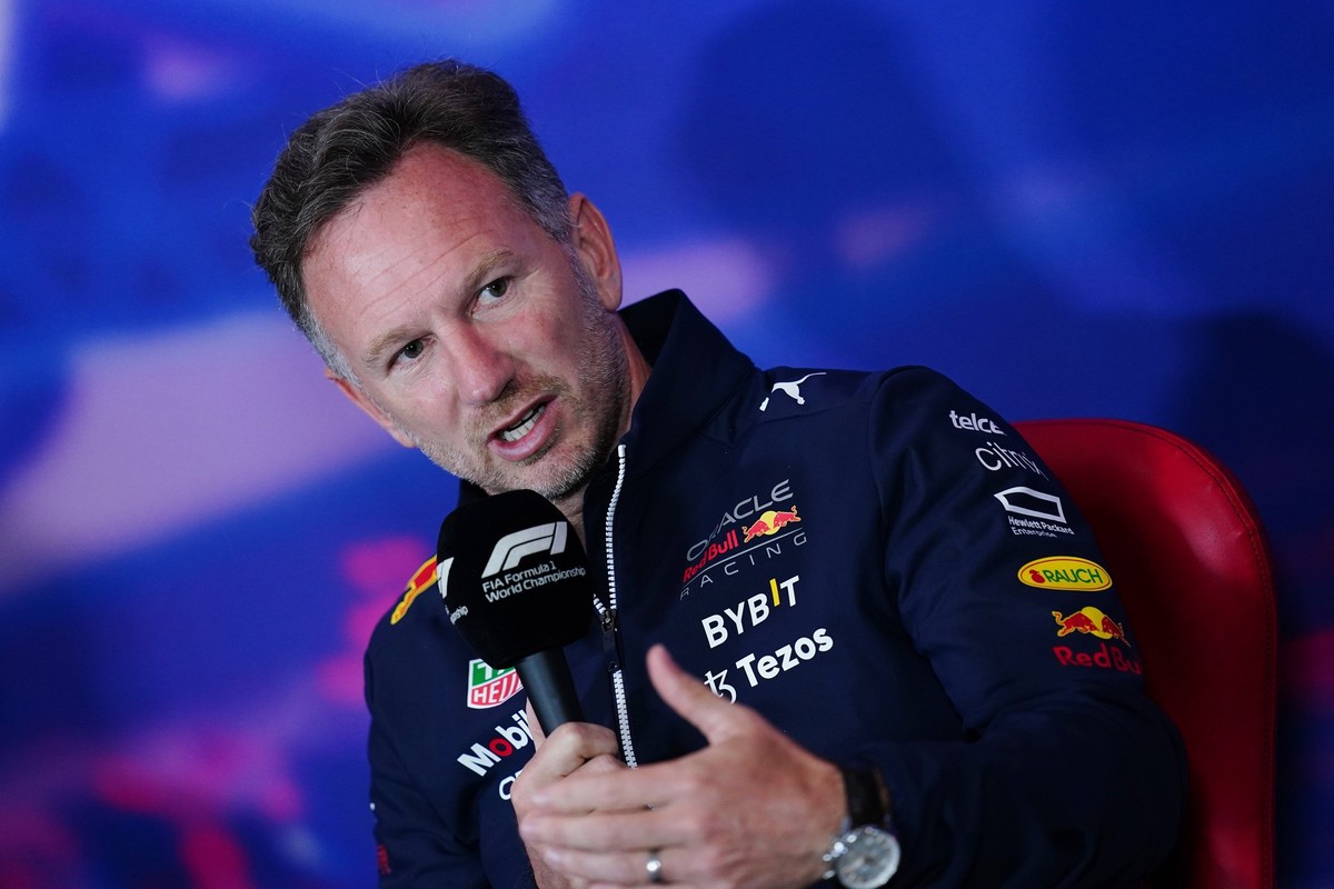 ARCHIV - 02.07.2022, Gro�britannien, Silverstone: Motorsport: Formel-1-Weltmeisterschaft, Grand Prix von Gro�britannien in Silverstone, 3. Freies Training: Christian Horner, Teamchef von Red Bull. Red ...