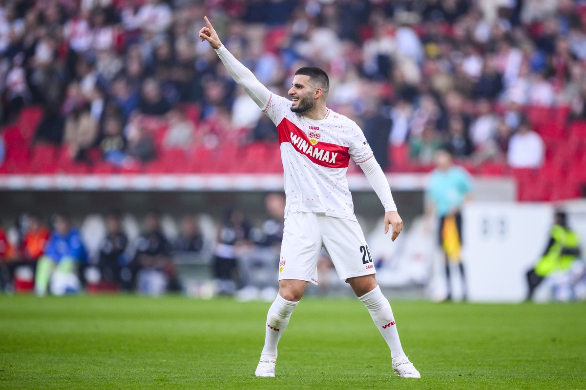 ARCHIV - 31.03.2024, Baden-Württemberg, Stuttgart: Fußball: Bundesliga, VfB Stuttgart - 1. FC Heidenheim, 27. Spieltag, MHPArena. Stuttgarts Deniz Undav gestikuliert. Deniz Undav ist für die Fußball-E ...