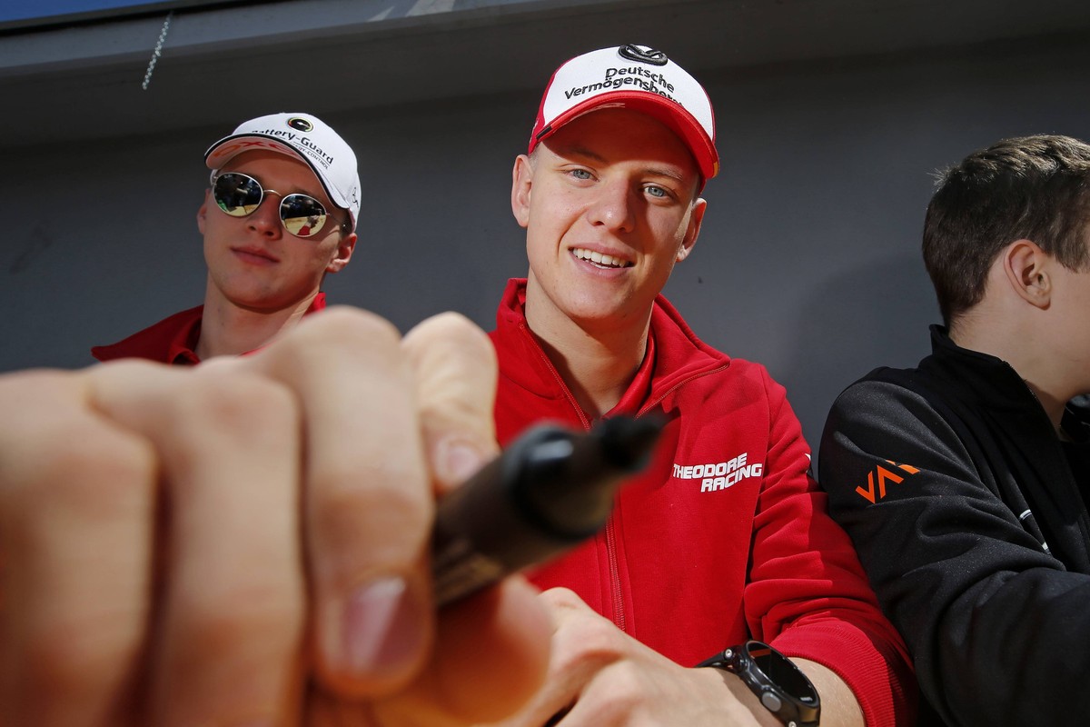 Autograph session, 25 Mick Schumacher DEU, Prema Powerteam, Dallara F317 Mercedes-Benz, FIA Formula 3 European Championship EM Europameisterschaft round 2, Monza ITA, 28. - 30. April 2017
