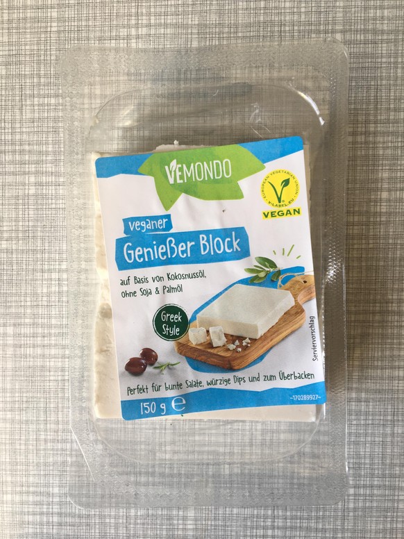 Der vegane Feta ist auf Basis von Kokosnussöl.