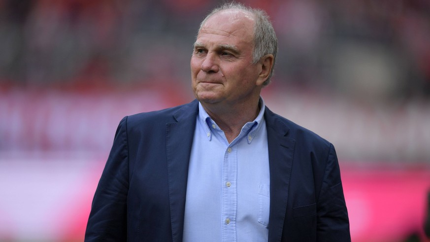 Uli Hoeneß erlebt in seinen letzten zwei Wochen als Bayern-Präsident wilde Tage.