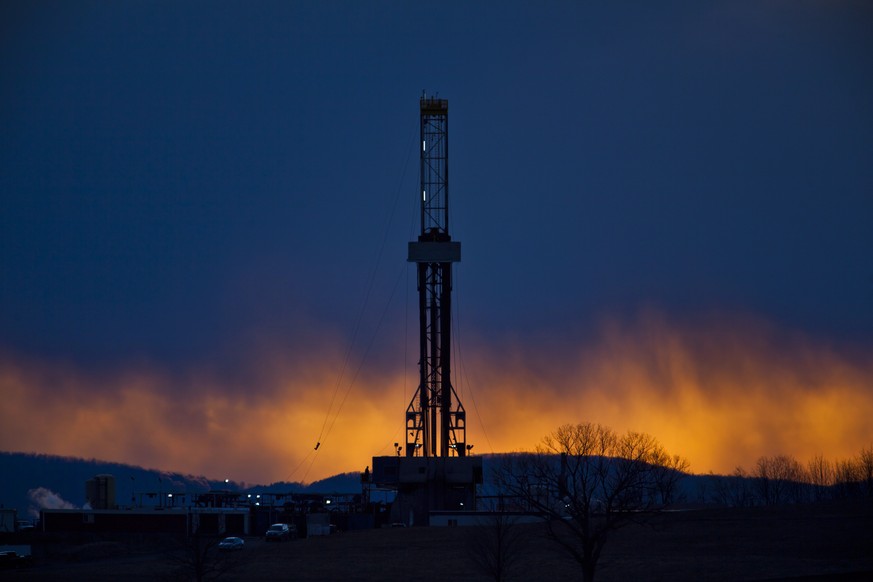Der Bohrturm einer Ölförderplattform in den USA.