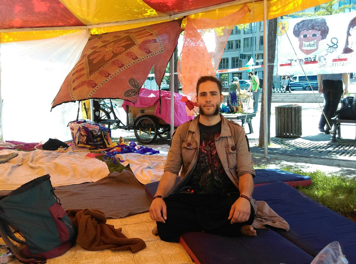 Antonios setzt sich bei Extinction Rebellion für Nachhaltigkeit ein.