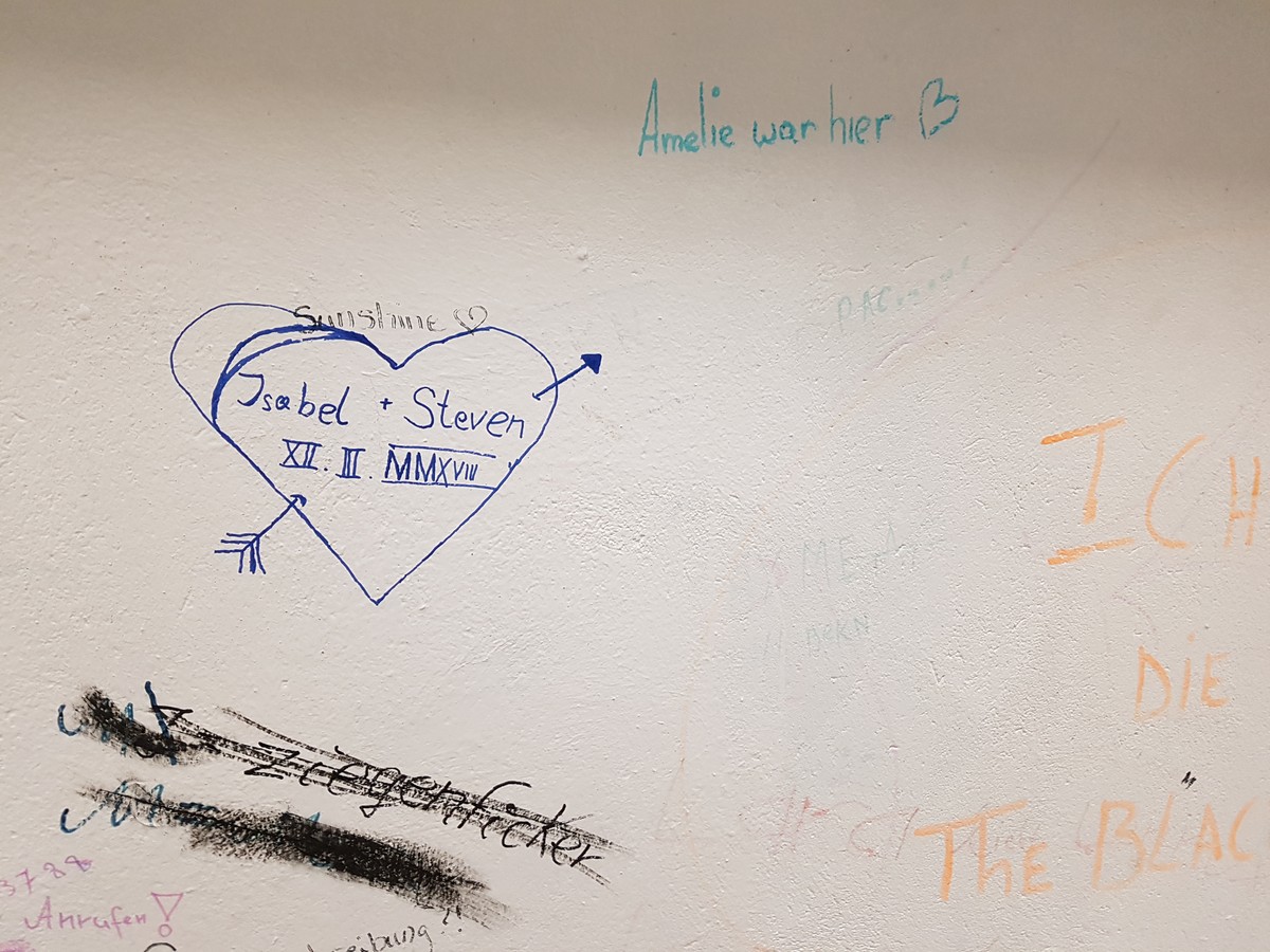 Eine gewisse Amelie war vor mir hier. Und zwischen Isabel und Steven hat es offenbar gefunkt. 