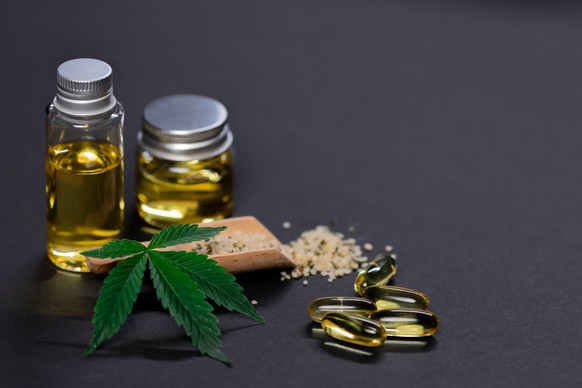 Cannabis kann mehr, als Leute high oder stoned machen. Auch im Bereich der Medizin wird auf die Wirkung der weiblichen Hanf-Pflanze gesetzt – in der Wissenschaft werden noch weitere Anwendungsmöglichk ...