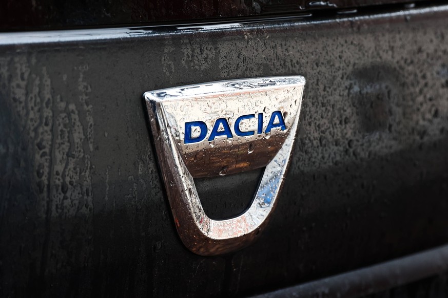 Car Emblems Dacia emblem is seen on the car in Krakow, Poland on November 10, 2022. Krakow Poland PUBLICATIONxNOTxINxFRA Copyright: xJakubxPorzyckix originalFilename: porzycki-carbrand221110_npioa.jpg