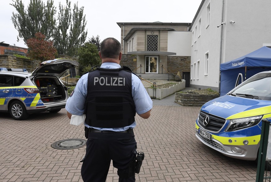 Ein 16-jähriger Tatverdächtiger sitzt nach dem vermuteten Anschlag auf eine Synagoge in Hagen ist weiterhin in Untersuchungshaft.