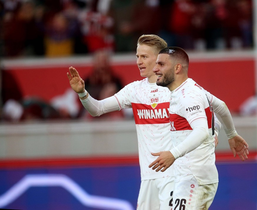 Torjubel 1:1 Ausgleich Stuttgart, V.li. Chris Führich VfB , Torschütze Deniz Undav VfB . Fussball: 1. Bundesliga : Saison 23/24: VfB Stuttgart -Borussia Dortmund, Fussball Bundesliga, 11.11.2023. ***  ...