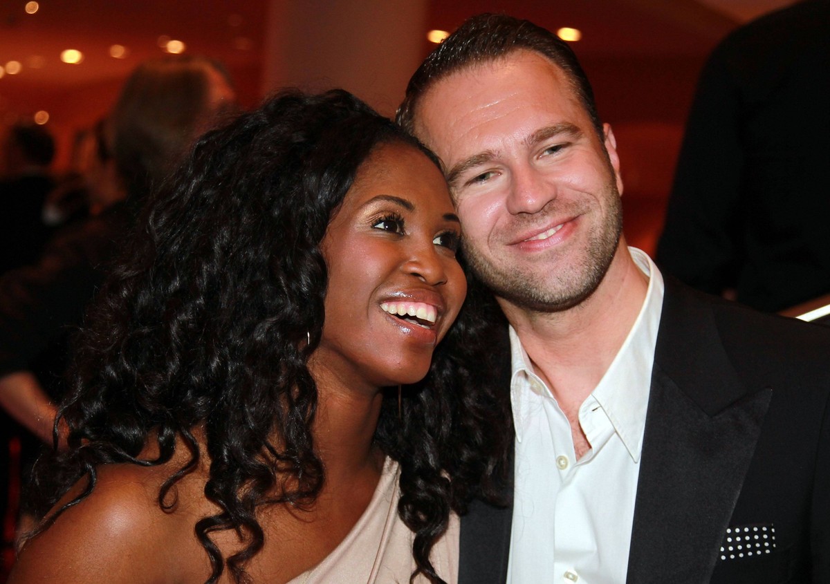 Bildnummer: 56202976 Datum: 19.10.2011 Copyright: imago/Reichwein
19.10.2011, Oberhausen, Premiere des Musicals Dirty Dancing im Metronom Theater im Centro Oberhausen. Motsi Mabuse mit Ehemann Timo x1 ...
