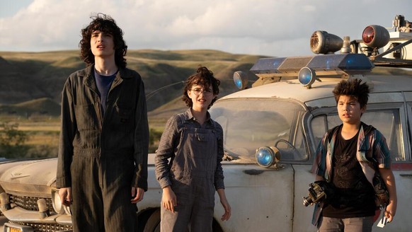 Finn Wolfhard, Mckenna Grace und Logan Kim gehen auf Geisterjagd.