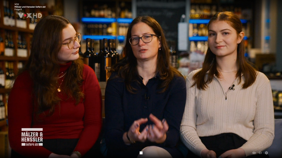 Die Hamburger Weinhändlerin (Mitte) mit ihren beiden Töchtern.