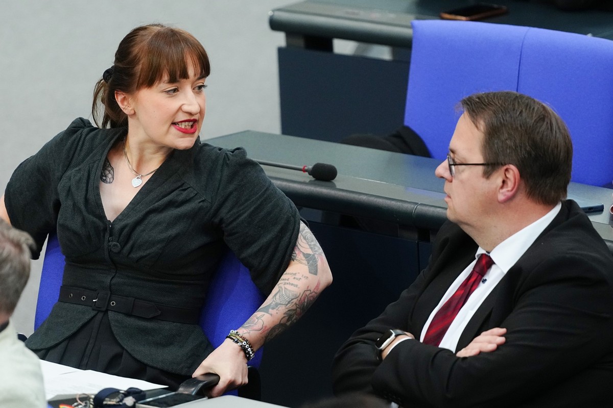 14.05.2025, Berlin: Heidi Reichinnek, Fraktionsvorsitzende Die Linke, und S