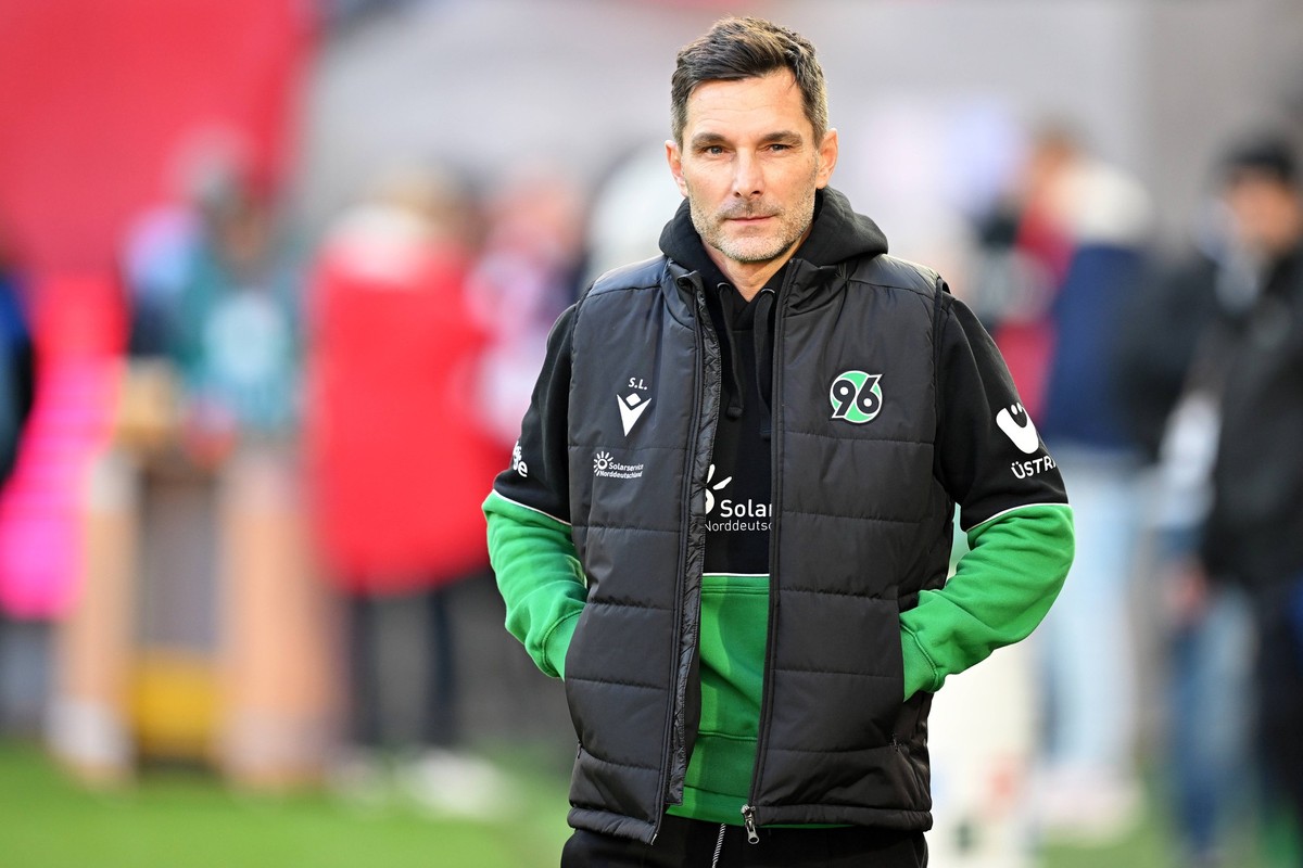 Koeln, Rheinenergiestadion, 30.11.24, GER, Herren, 2.Bundesliga, Saison 2024-2025, 1.FC Koeln - Hannover 96 Bild: Trainer Stefan LEITL Hannover Only for editorial use DFL regulations prohibit any use  ...