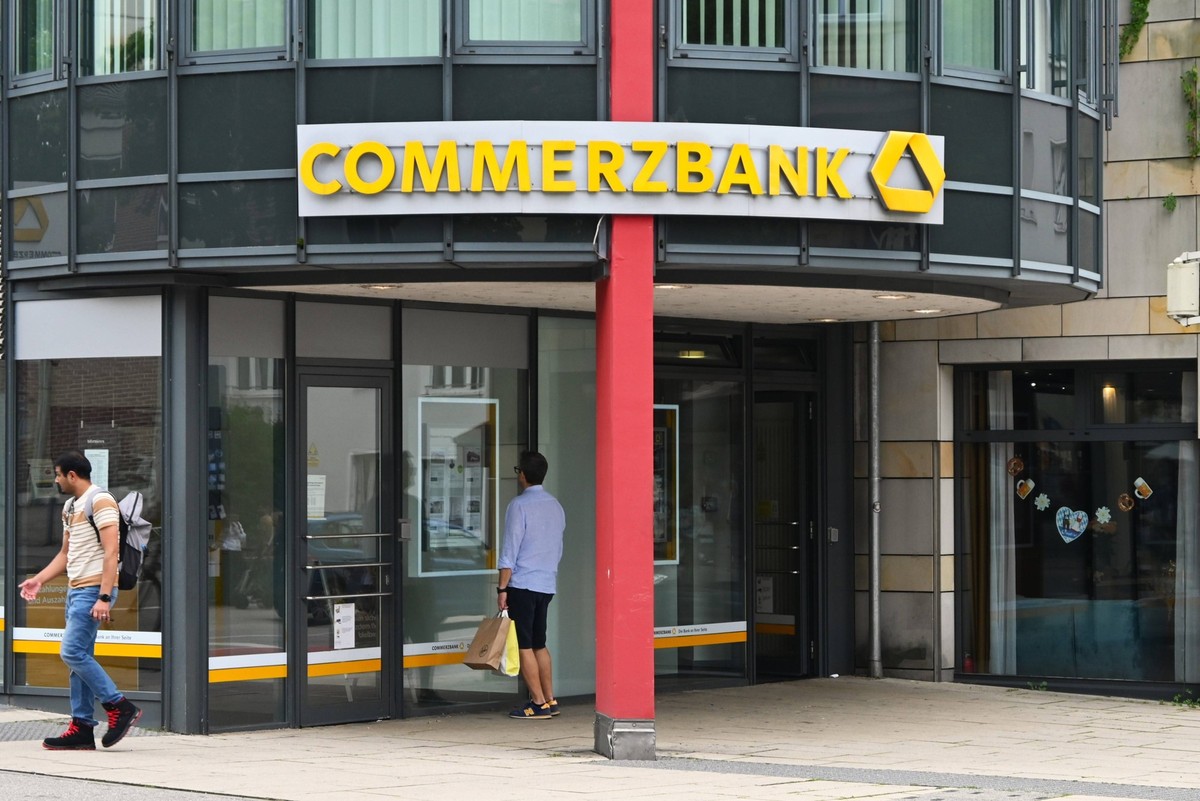 Die Commerzbank Aktiengesellschaft ist ein als Universalbank t