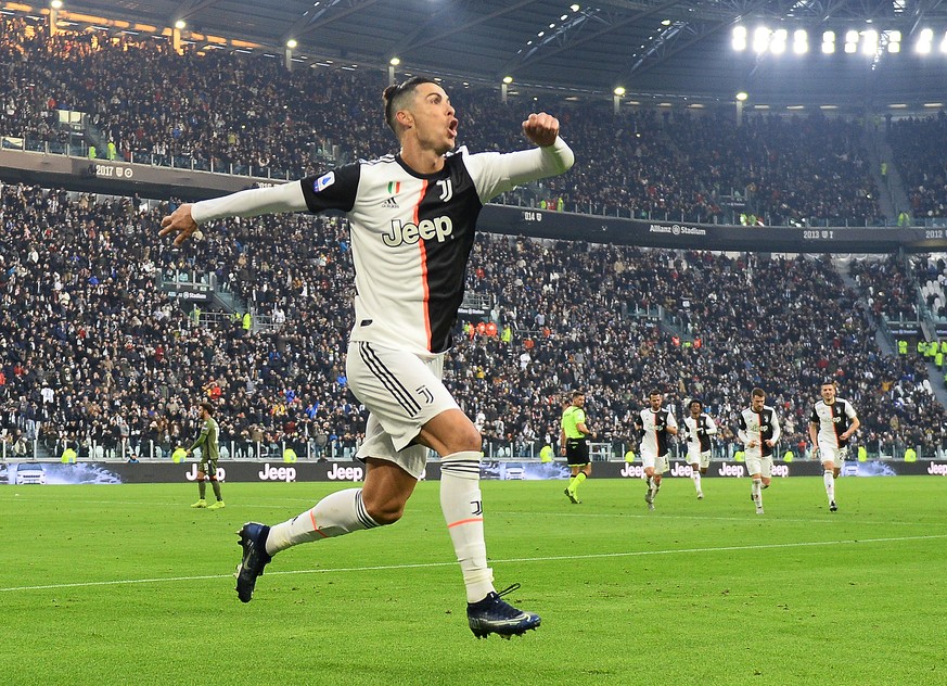 Soccer Football - Serie A - Juventus v Cagliari - Allianz Stadium, Turin, Italy - January 6, 2020 Juventus&#039; Cristiano Ronaldo celebrates scoring their second goal REUTERS/Massimo Pinca