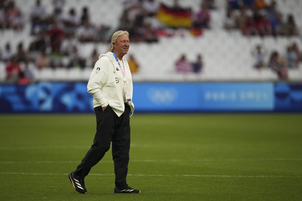 Germany&#039;s head coach Horst Hrubesch walks the pitch before the start of the women&#039;s Group B soccer match between the United States and Germany at the Velodrome stadium, during the 2024 Summe ...