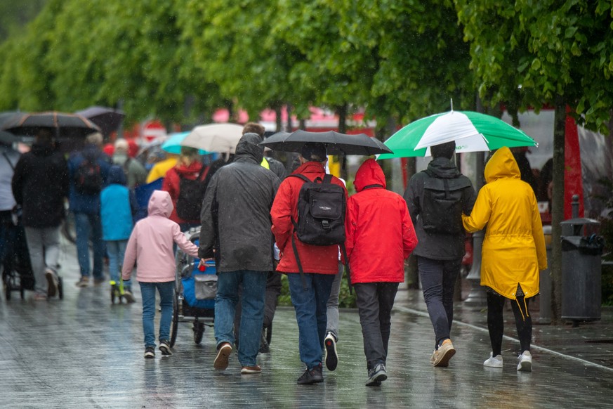 28.05.2022, Mecklenburg-Vorpommern, Binz: Spazierg